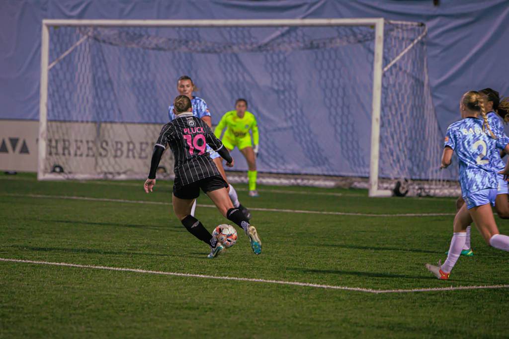 Mackenzie Pluck races with the ball towards the opponent's goal